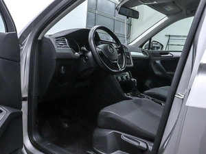 Внедорожник Volkswagen Tiguan 2020 года, 3000000 рублей, Красноярск