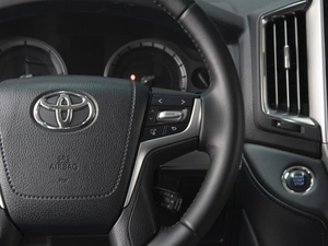 Внедорожник Toyota Land Cruiser 2015 года, 5490000 рублей, Омск