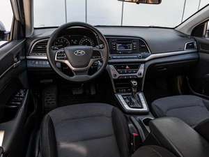 Седан Hyundai Elantra 2017 года, 1330000 рублей, Краснодар