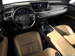 Седан Lexus ES 2021 года, 3890000 рублей, Казань