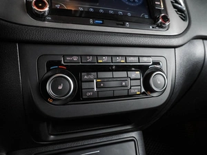 Внедорожник Volkswagen Tiguan 2010 года, 1199000 рублей, Воронеж