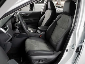 Внедорожник Toyota RAV4 2025 года, 4249000 рублей, Тюмень