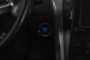 Седан Toyota Camry 2016 года, 2199000 рублей, Кемерово