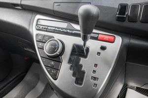 Минивэн Toyota Isis 2012 года, 1399000 рублей, Барнаул