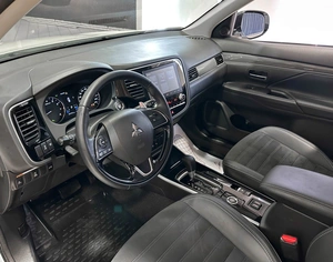 Внедорожник Mitsubishi Outlander 2021 года, 2850000 рублей, Красноярск