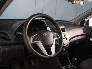 Седан Hyundai Solaris 2015 года, 1130000 рублей, Омск