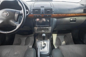 Седан Toyota Avensis 2006 года, 749000 рублей, Барнаул