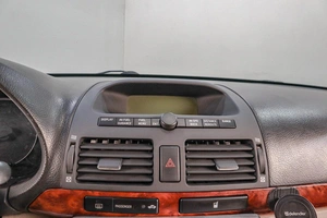 Седан Toyota Avensis 2003 года, 769000 рублей, Челябинск