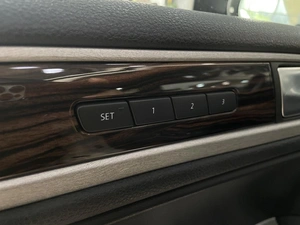Внедорожник Volkswagen Touareg 2011 года, 1997000 рублей, Солонцы