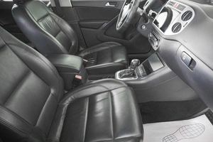 Внедорожник Volkswagen Tiguan 2010 года, 1099000 рублей, Кемерово