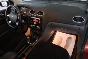 Седан Ford Focus 2007 года, 649000 рублей, Омск