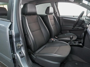 Седан Opel Astra 2013 года, 669000 рублей, Сургут