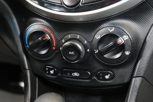 Седан Hyundai Solaris 2013 года, 999000 рублей, Омск