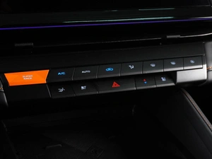 Лифтбек Changan UNI-V 2023 года, 2485000 рублей, Красный Пахарь