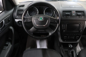 Внедорожник Skoda Yeti 2013 года, 1099000 рублей, Омск