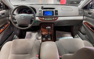 Седан Toyota Camry 2005 года, 890000 рублей, Красноярск