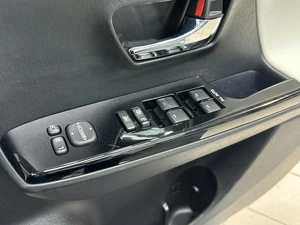 Универсал Toyota Prius Alpha 2017 года, 1690000 рублей, Красноярск