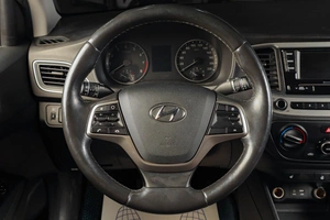 Седан Hyundai Solaris 2017 года, 1169000 рублей, Тюмень