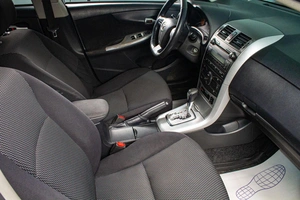 Седан Toyota Corolla 2011 года, 1199000 рублей, Сургут