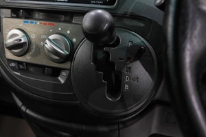 Минивэн Toyota Sienta 2012 года, 859000 рублей, Новокузнецк