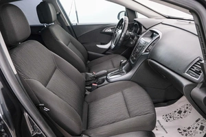 Хетчбэк Opel Astra 2013 года, 849000 рублей, Красноярск
