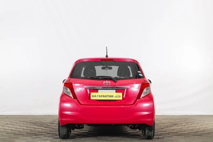 Хетчбэк Toyota Vitz 2012 года, 1069000 рублей, Тюмень