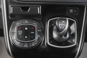 Минивэн Toyota Esquire 2015 года, 1969000 рублей, Кемерово