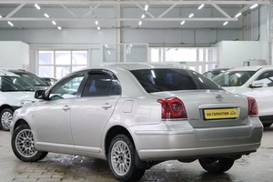 Седан Toyota Avensis 2003 года, 559000 рублей, Омск
