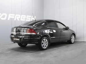 Седан Opel Astra 2011 года, 460000 рублей, Омск
