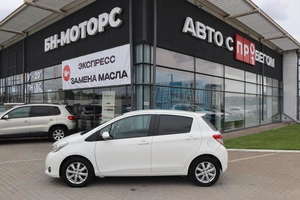 Хэтчбек Toyota Yaris 2012 года, 1200000 рублей, Мирное
