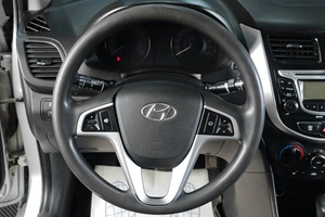 Седан Hyundai Solaris 2013 года, 799000 рублей, Тюмень