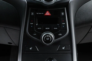 Седан Hyundai Elantra 2015 года, 1119000 рублей, Челябинск