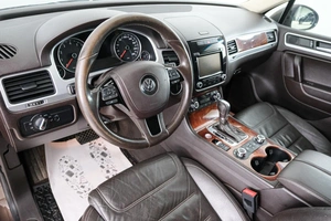 Внедорожник Volkswagen Touareg 2013 года, 1889000 рублей, Красноярск