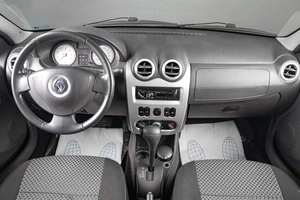 Седан Renault Logan 2010 года, 599000 рублей, Тюмень