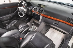 Седан Toyota Avensis 2005 года, 949000 рублей, Томск