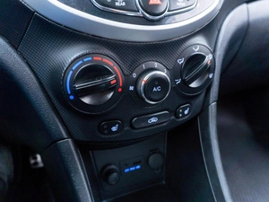 Седан Hyundai Solaris 2013 года, 819000 рублей, Саратов