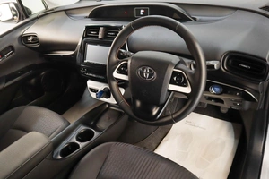 Лифтбек Toyota Prius 2017 года, 1429000 рублей, Челябинск
