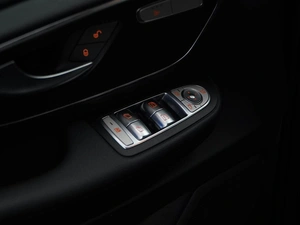 Минивэн Mercedes-benz V-класс 2019 года, 4698000 рублей, Москва