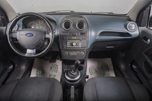 Хетчбэк Ford Fiesta 2006 года, 379000 рублей, Томск