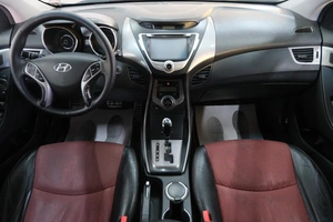 Седан Hyundai Elantra 2012 года, 899000 рублей, Омск
