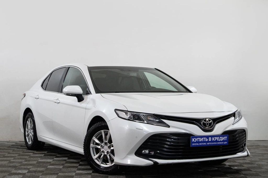 Седан Toyota Camry 2018 года, 2559000 рублей, Сургут