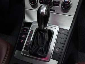 Седан Volkswagen Passat 2013 года, 1197000 рублей, Красноярск