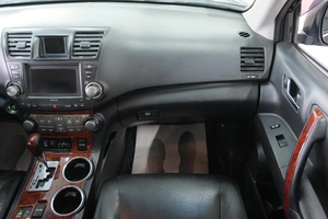 Внедорожник Toyota Highlander 2013 года, 2499000 рублей, Омск