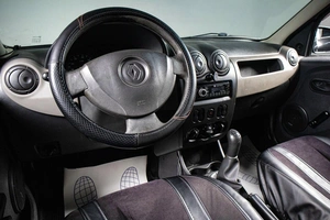 Седан Renault Logan 2013 года, 349000 рублей, Сургут