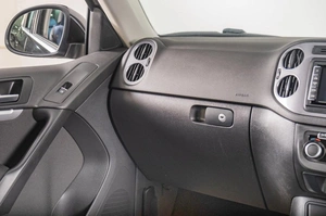 Внедорожник Volkswagen Tiguan 2012 года, 1259000 рублей, Томск