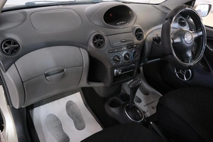 Хетчбэк Toyota Vitz 2002 года, 429000 рублей, Омск