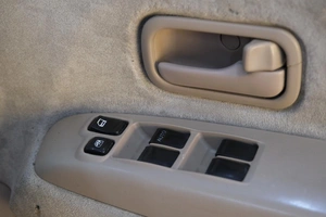 Минивэн Nissan Serena 2002 года, 689000 рублей, Омск