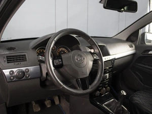 Седан Opel Astra 2011 года, 460000 рублей, Омск