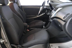 Седан Hyundai Solaris 2013 года, 999000 рублей, Омск