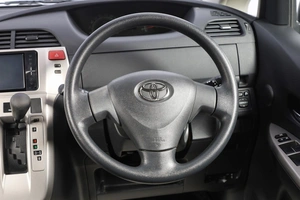 Хетчбэк Toyota Ractis 2010 года, 999000 рублей, Новосибирск